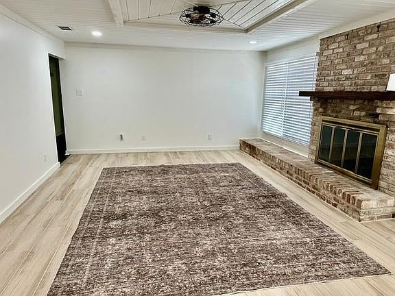 5th image of 503 Highland Woods Dr W