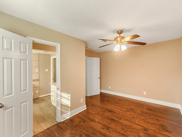 1029 Sycamore St — Photo 16