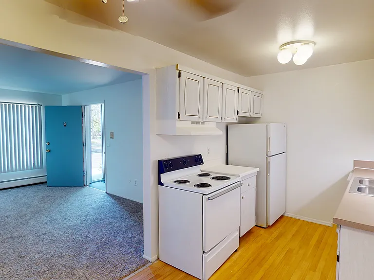 Outer Drive Manor Apartments — Photo 12