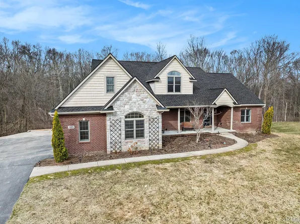 385 Coyote Run, Holly, MI 48442