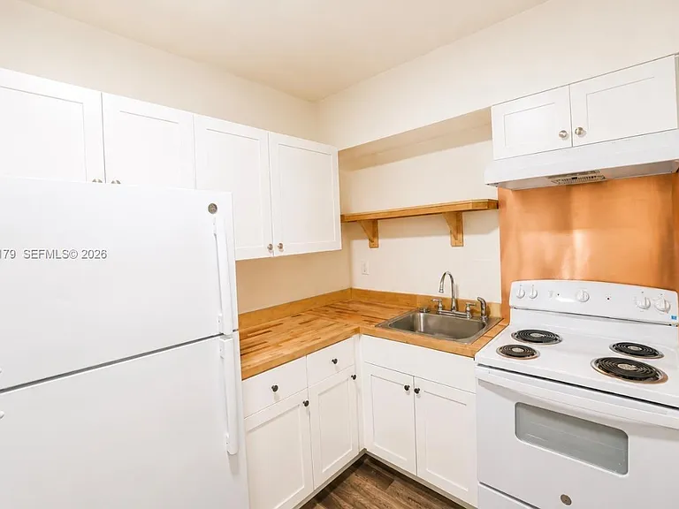 5623 NW 4th Ave #5623 — Photo 2