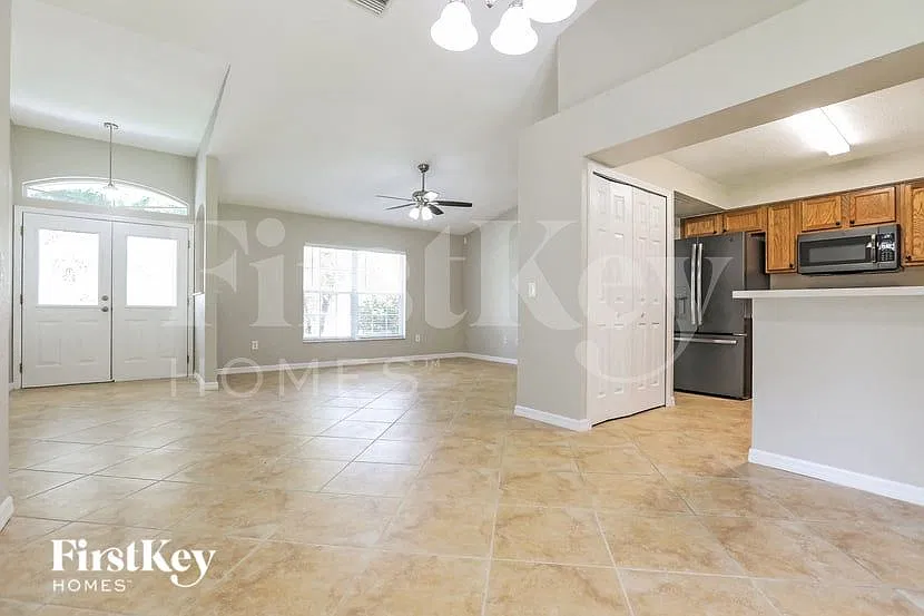 3 bed, 2.0 bath, 1438 sqft, $2,130 — Photo 4
