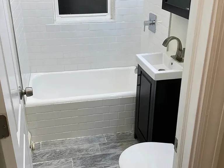 4220 N Clark St — Photo 7