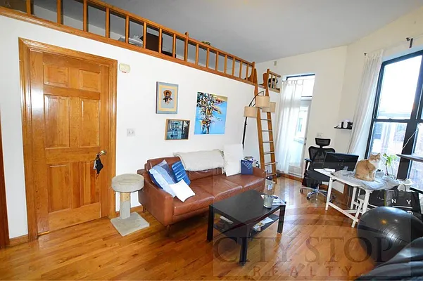 Rented by City Stop Realty | media 15