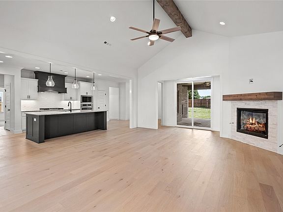 5th image of 1204 Peel Ln