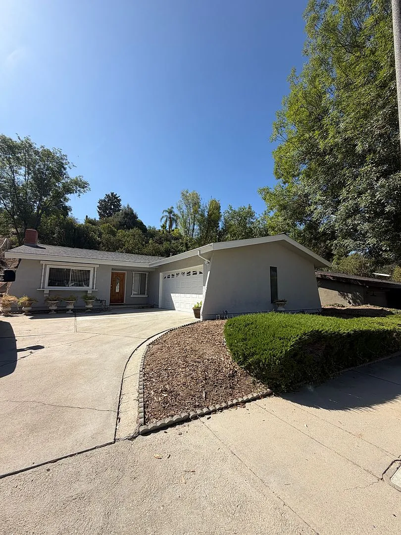 3 bed, 2 bath single story home in West Hills — Photo 1