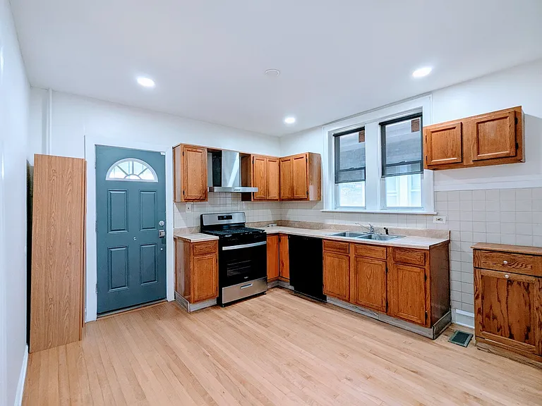 834 N Kolin Ave — Photo 3