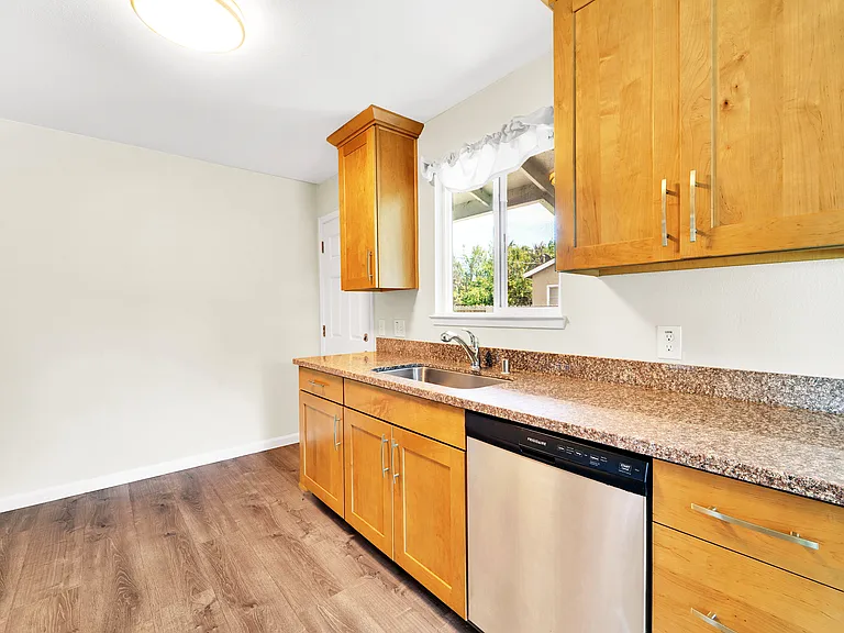 156 Sawyer St — Photo 11