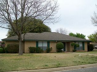 1236 Chelsea St, Grapevine, TX 76051
