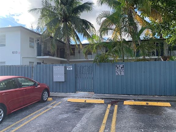 3rd image of 600 NE 46th Ct APT 8