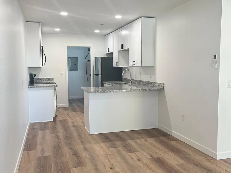 201 W Center St #1-6 — Photo 5