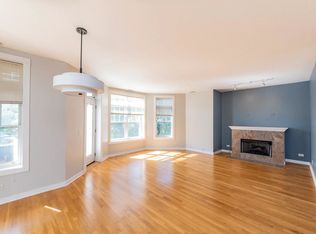 2736 W Montrose Ave APT 2E, Chicago, IL 60618
