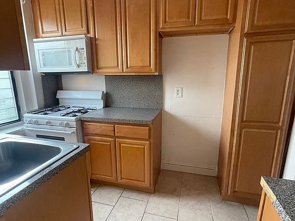 3rd image of 62-98 Saunders St #3EE