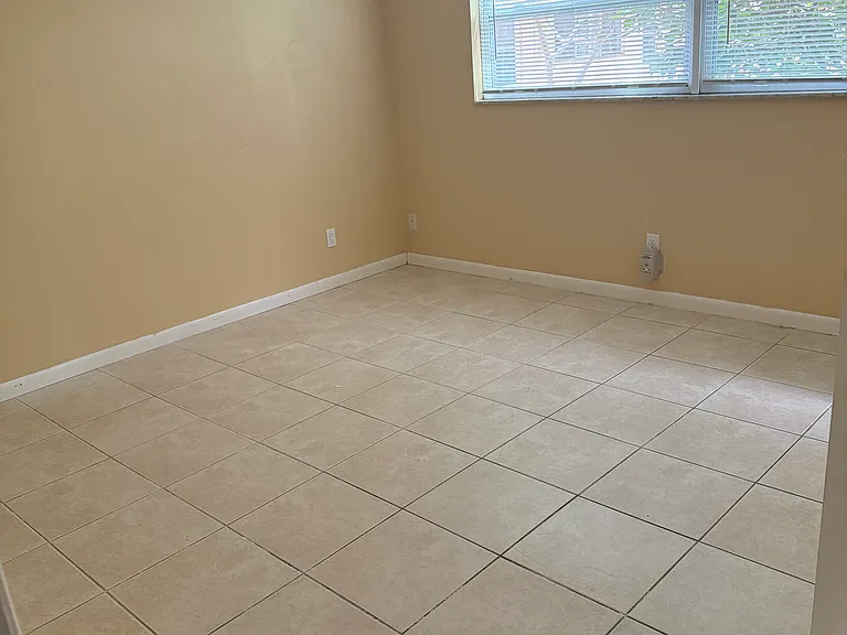 2525 W Bay Dr #C10 — Photo 16