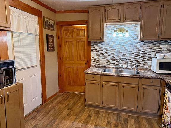 5th image of 215 W Main St