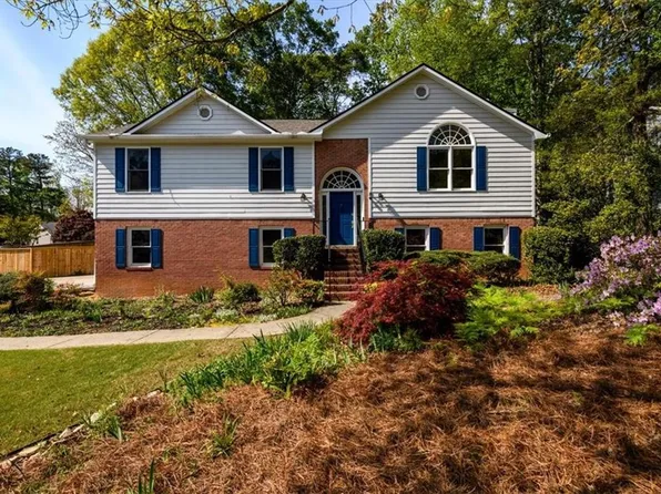 555 Heritage Woods Dr NE, Dacula, GA 30019