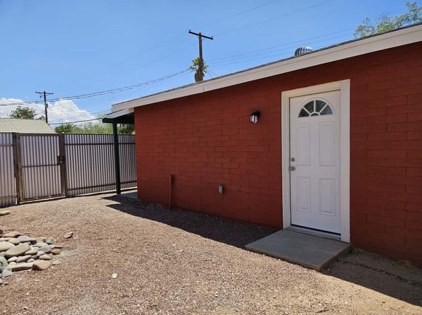 2808 E Adams St