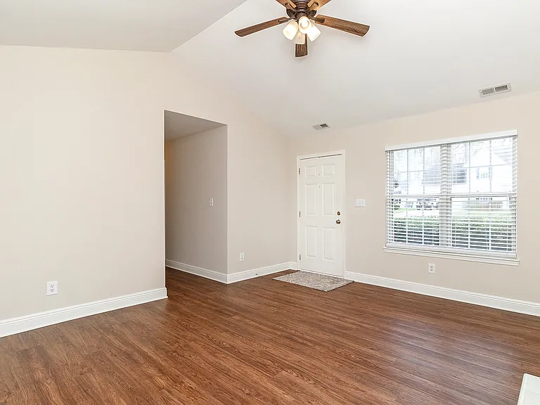4401 Craven Hill Dr — Photo 7