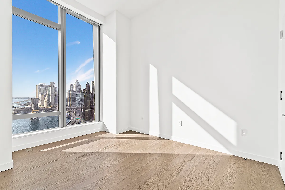 Building Photo - 1 Manhattan Sq #30B