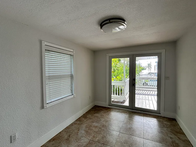 100 Sunset Ln — Photo 14