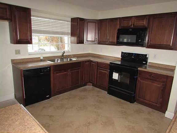 3rd image of 7092 Woodmont Avenue #7092