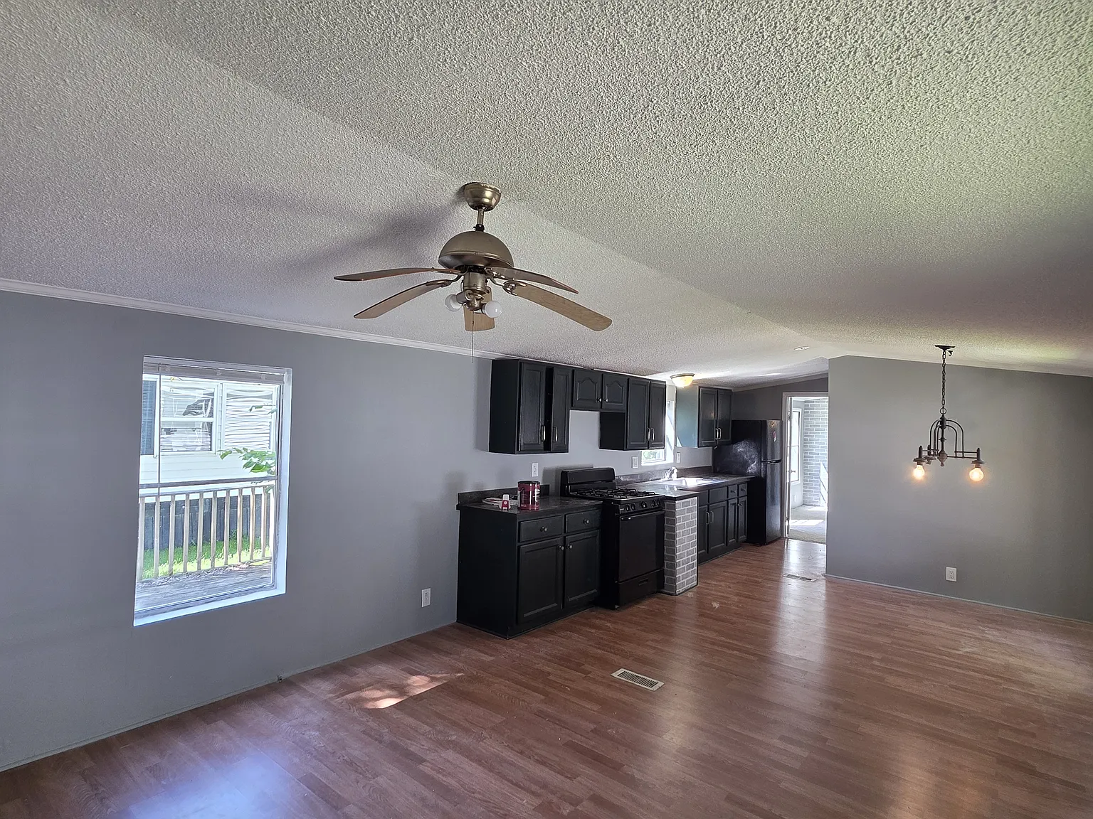 3 bed, 980 sqft, $999 — Photo 4