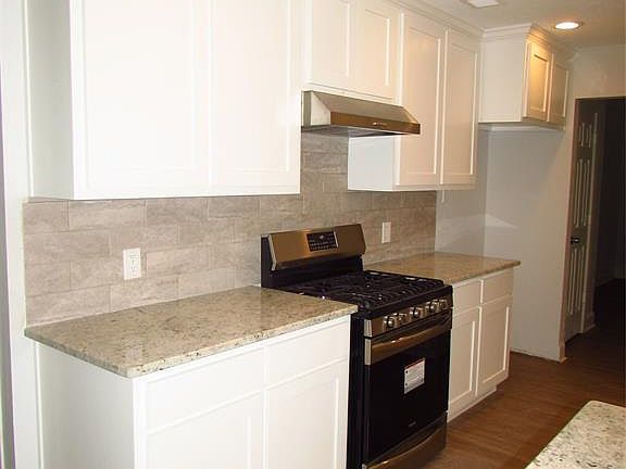 4th image of 1201 Woodleigh Dr