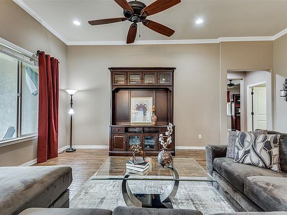 5th image of 10012 Cypress St