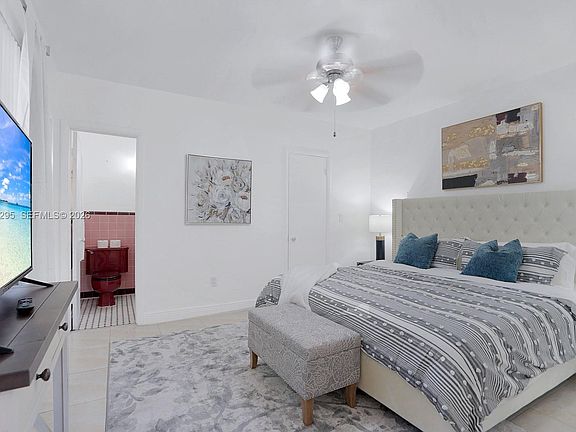 4th image of 975 SW 10th St #3
