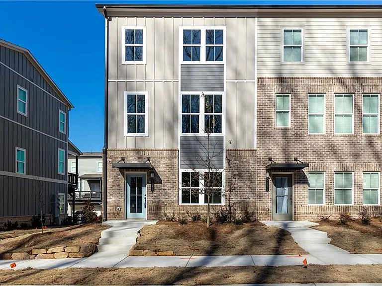 801 Cameron Trl — Photo 1