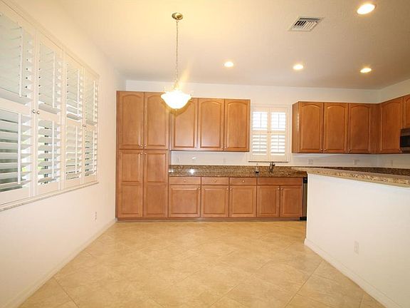 4th image of 3242 Sussex Way