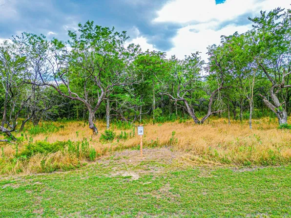 18 Grison Cir, Corsicana, TX 75109