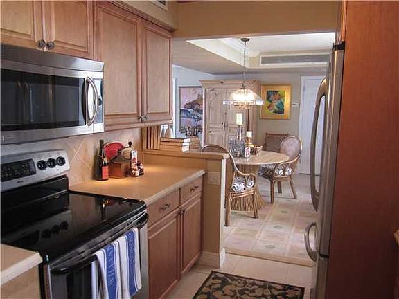 5th image of 132 Lakeshore Dr APT 820