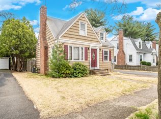 19 Lucerne Rd, Springfield, MA 01119