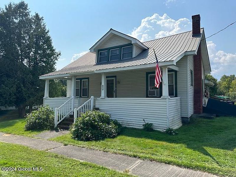 3rd image of 2615 Center Rd