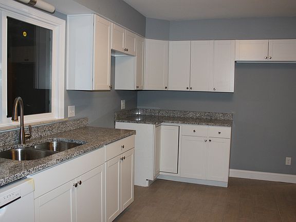 3rd image of 2890 Strieter Dr