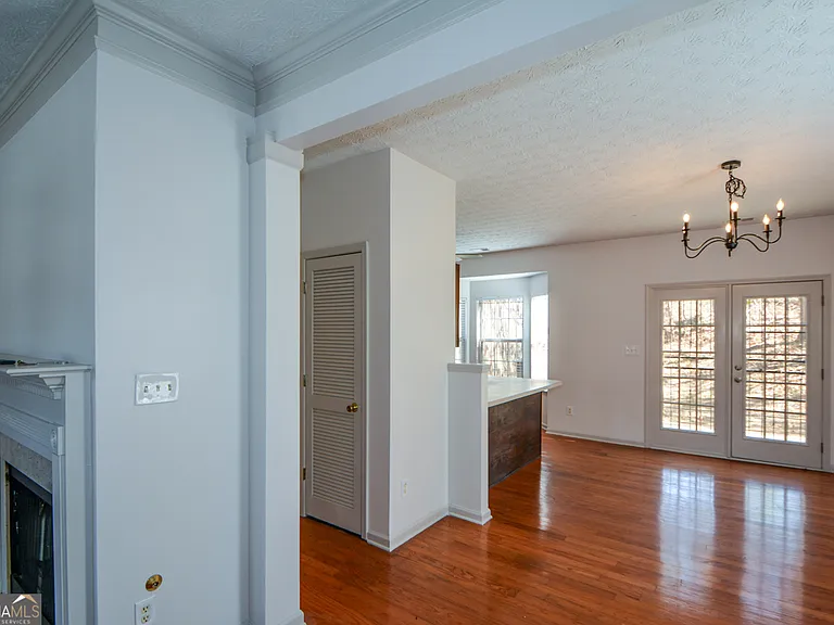 5460 Hampton Ct — Photo 12