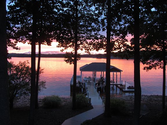 5th image of 425 Island View Dr
