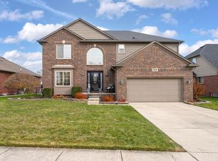 53374 Crawford Dr, Chesterfield, MI