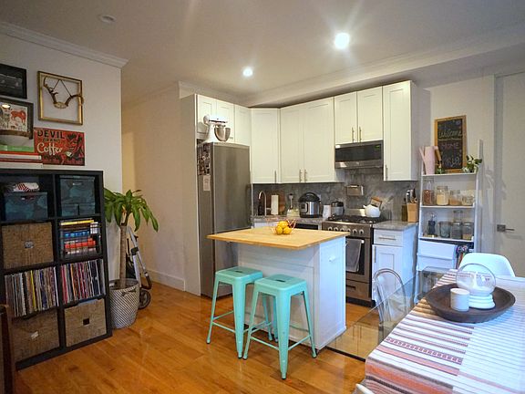 3rd image of 310 12th St APT 9