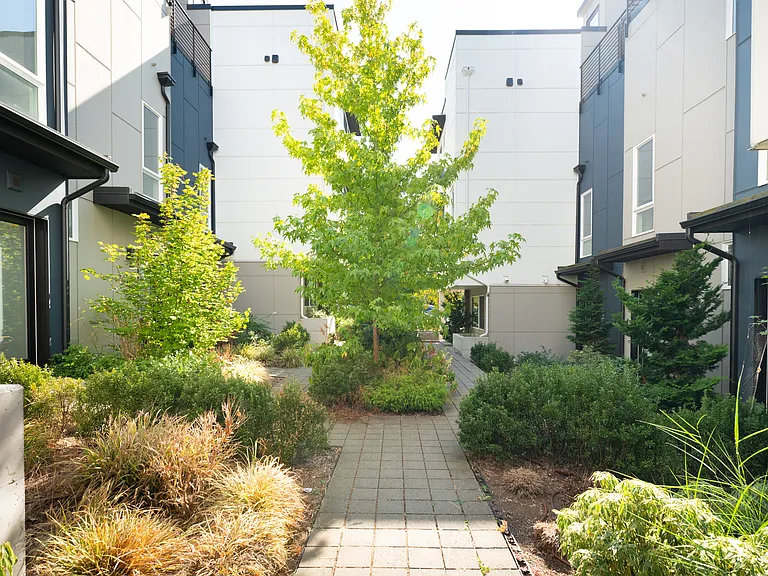 7433A 4th Ave NE — Photo 32