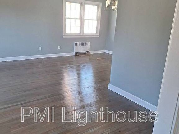 4th image of 66 Francis Ct