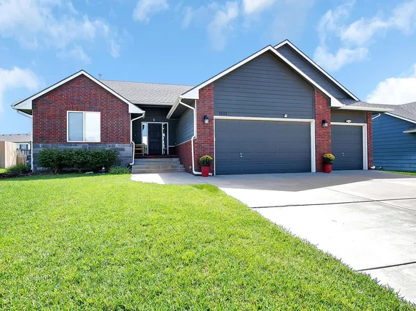 12413 E Casa Bella Ct, Wichita, KS 67207