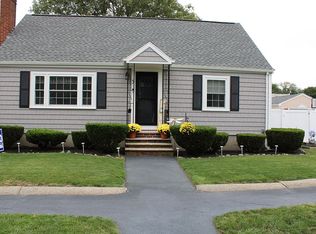 5 Rainbow Cir, Peabody, MA 01960