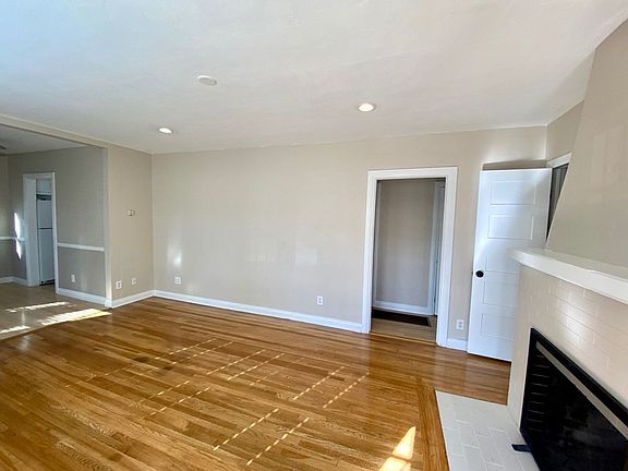 3rd image of 4442 Estrella Ave