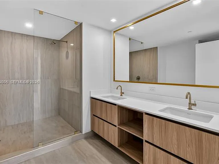 77 5th St #4202 — Photo 25