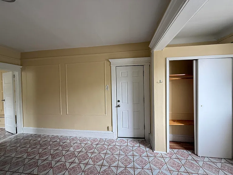 80 McAdoo Ave — Photo 3