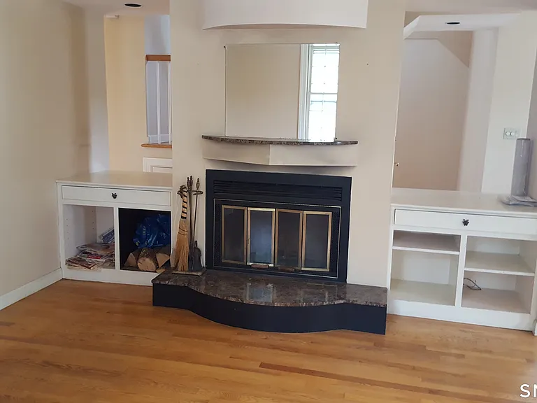 19 Grand Ave — Photo 8