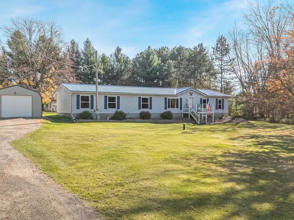 N10714 School Rd, Clintonville, WI 54929