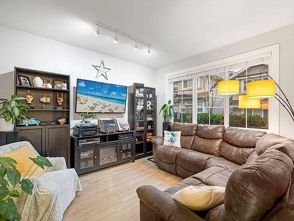 5th image of 12161 237th St #94